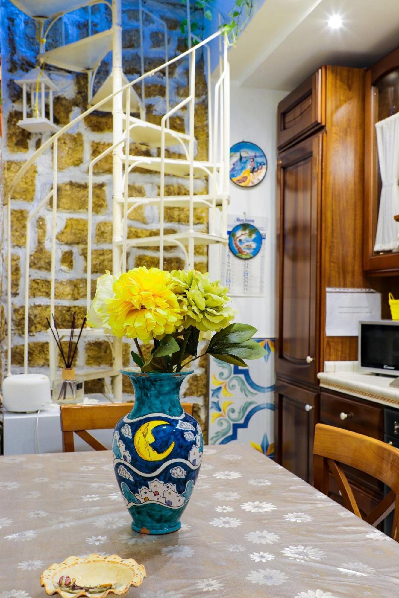 Giallo Napoletano Home Napels Buitenkant foto