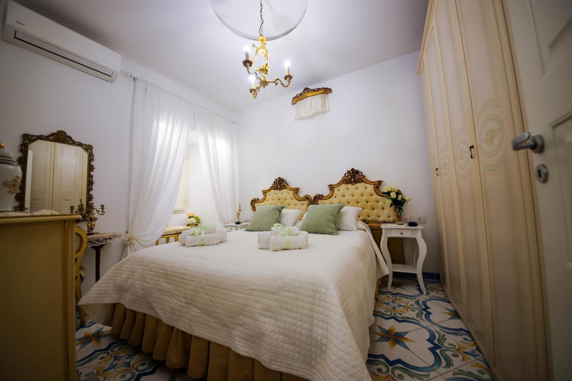 Giallo Napoletano Home Napels Buitenkant foto