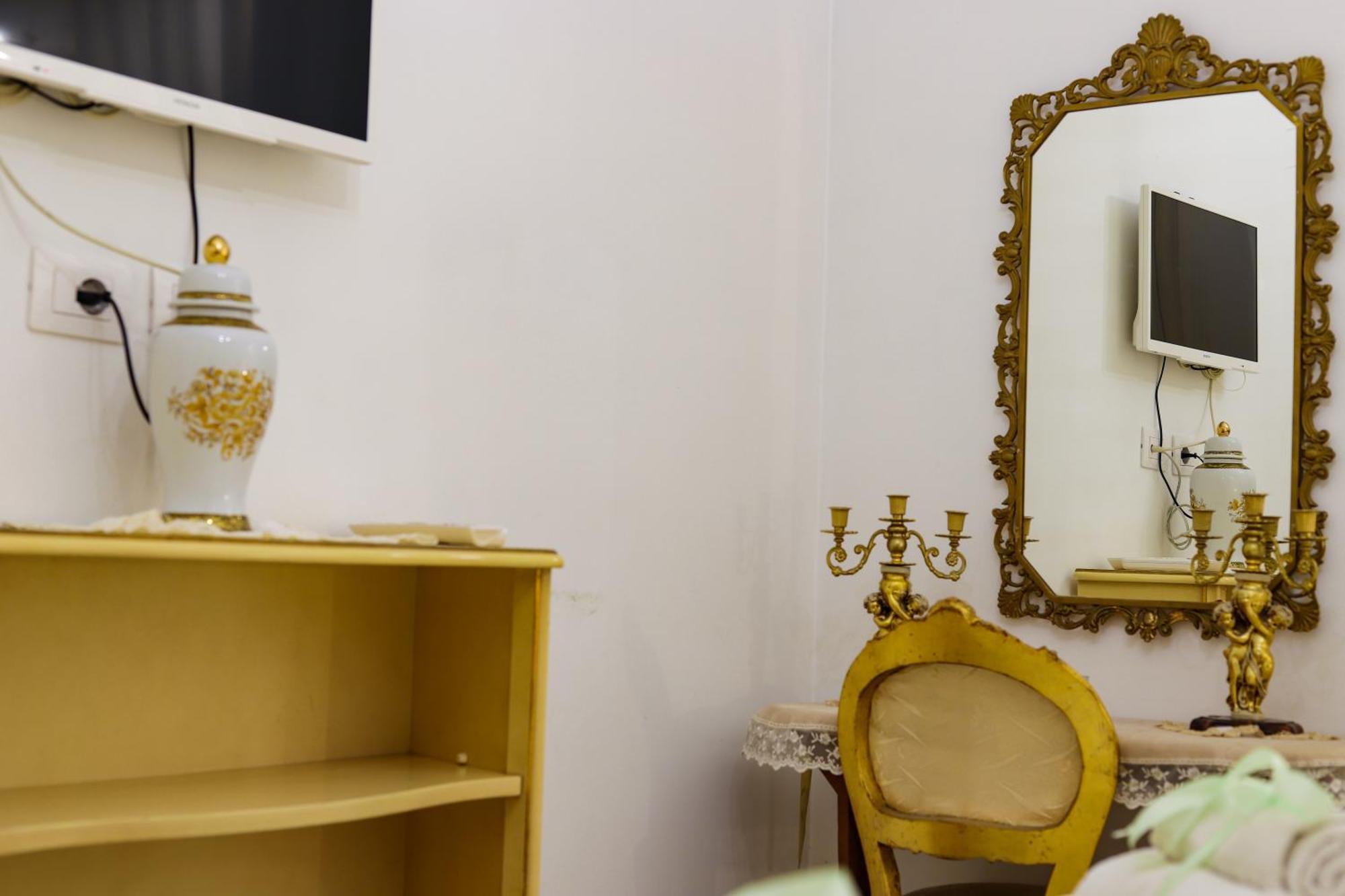 Giallo Napoletano Home Napels Buitenkant foto